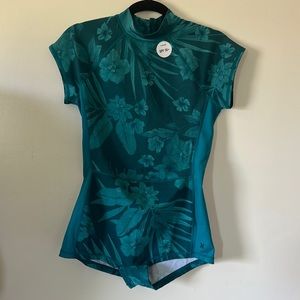 Carissa Moore//Hurley wetsuit